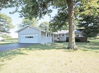 730 E Warren St, Moweaqua, IL 62550