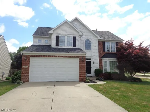 212 Sandstone Ridge Way, Berea, OH 44017