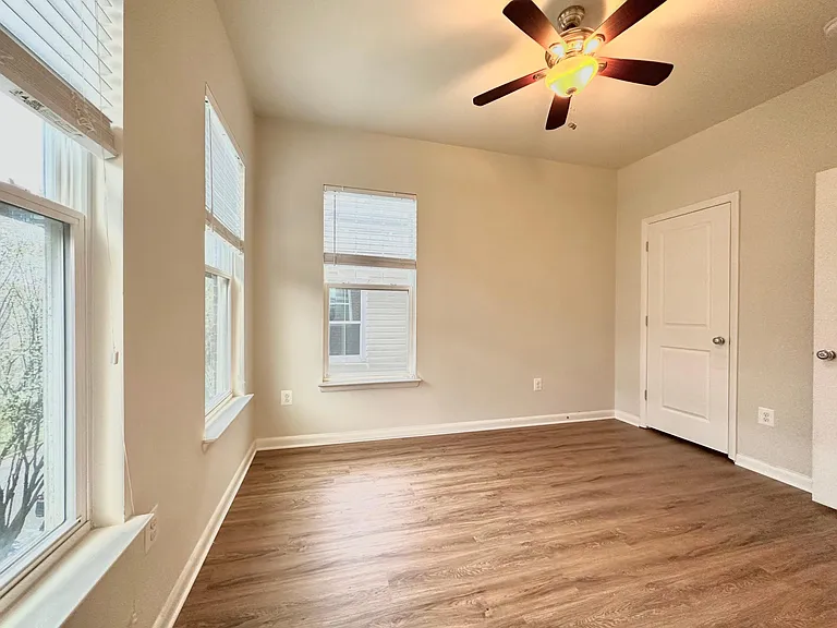 127 Decoverly Dr — Photo 24