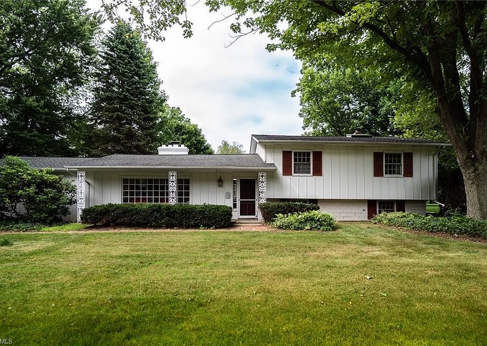 1st image of 6085 Meadow Wood Dr