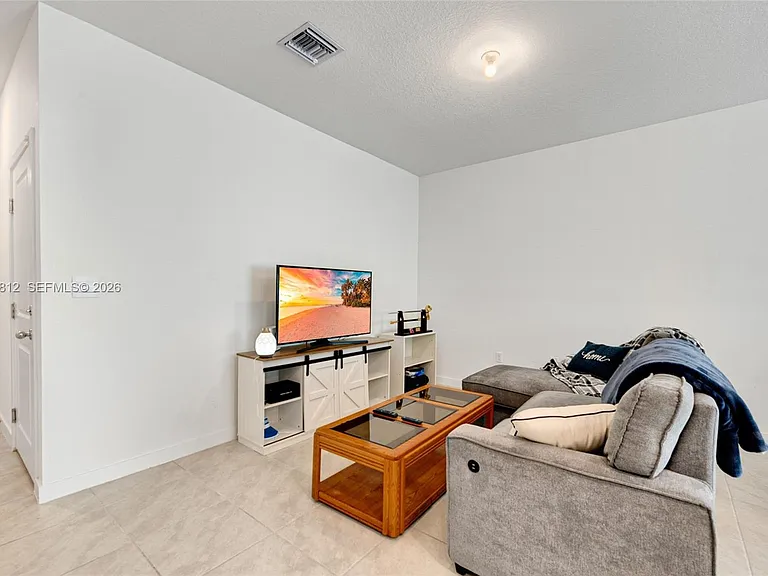 834 SW 11th Ter #834 — Photo 7