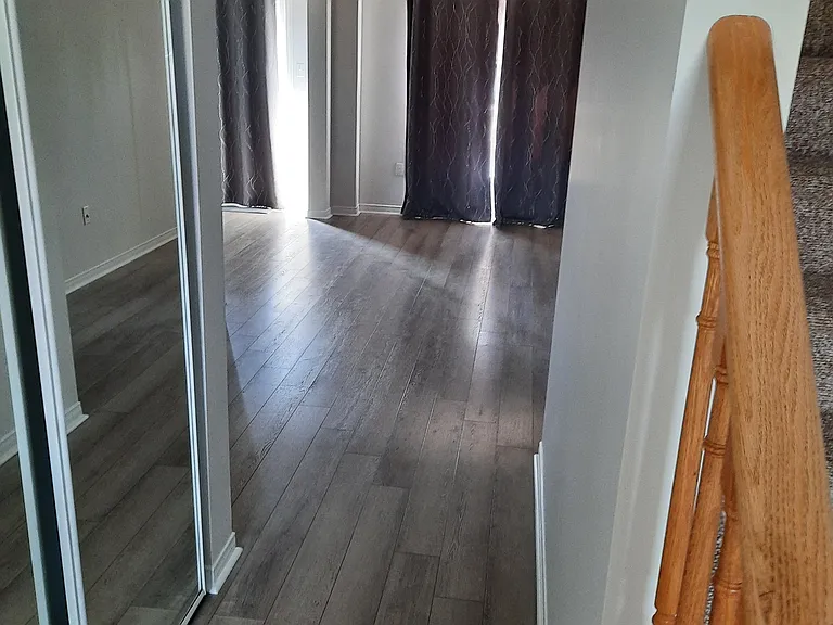 59 Courtney Cres — Photo 2