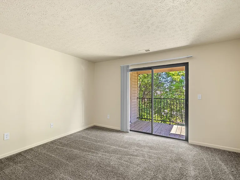 2193 N Broadway St — Photo 10