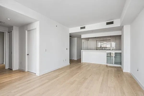 Rented by SERHANT. | media 5