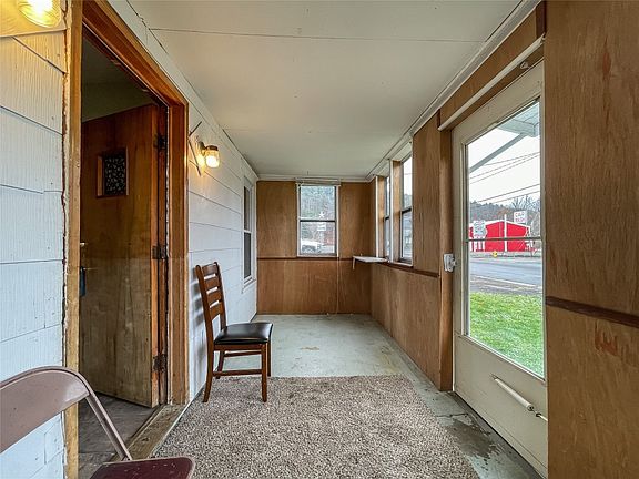 3rd image of 202 Carl St