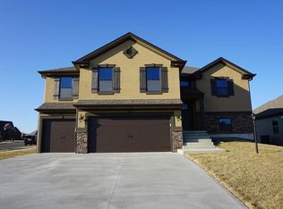 4210 Stonegate Dr, Saint Joseph, MO 64505
