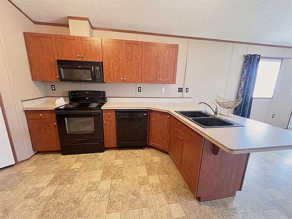5th image of 8701 W 90th St