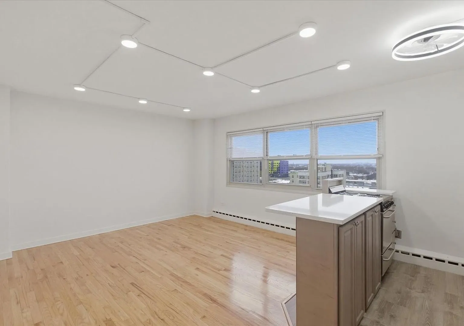 Studio, 500 sqft, $1,680 — Photo 4