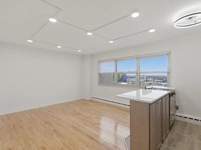 5631 N Sheridan Rd #S1106 — Photo 4