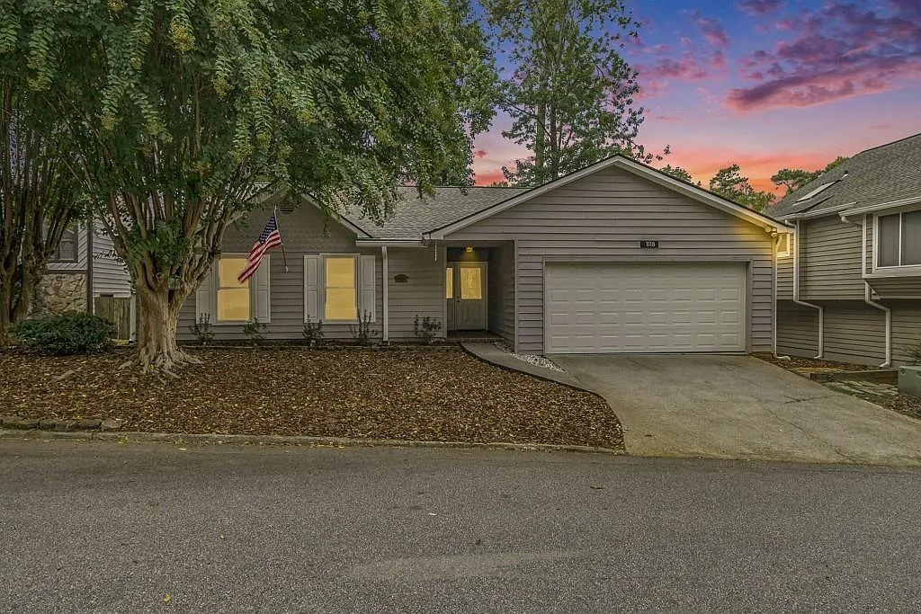 3 bed, 2.0 bath, 1575 sqft, $3,700 — Photo 2