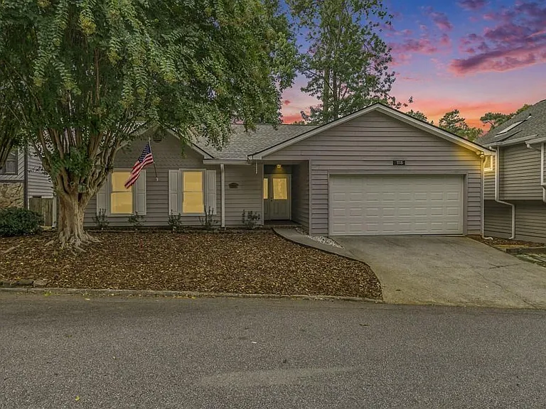 1118 Capital Club Cir NE — Photo 2