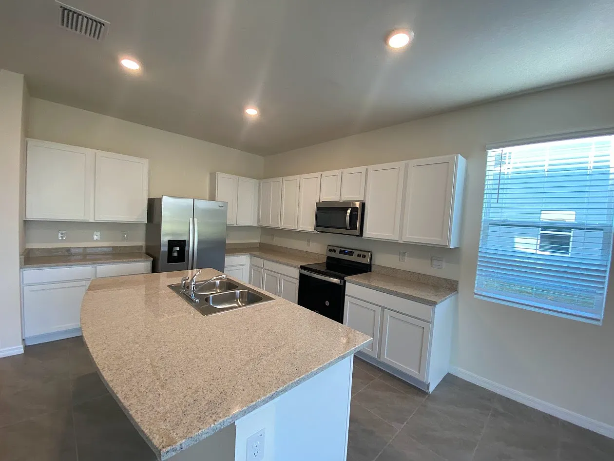 3 bed, 2.5 bath, 1758 sqft, $2,300 — Photo 4