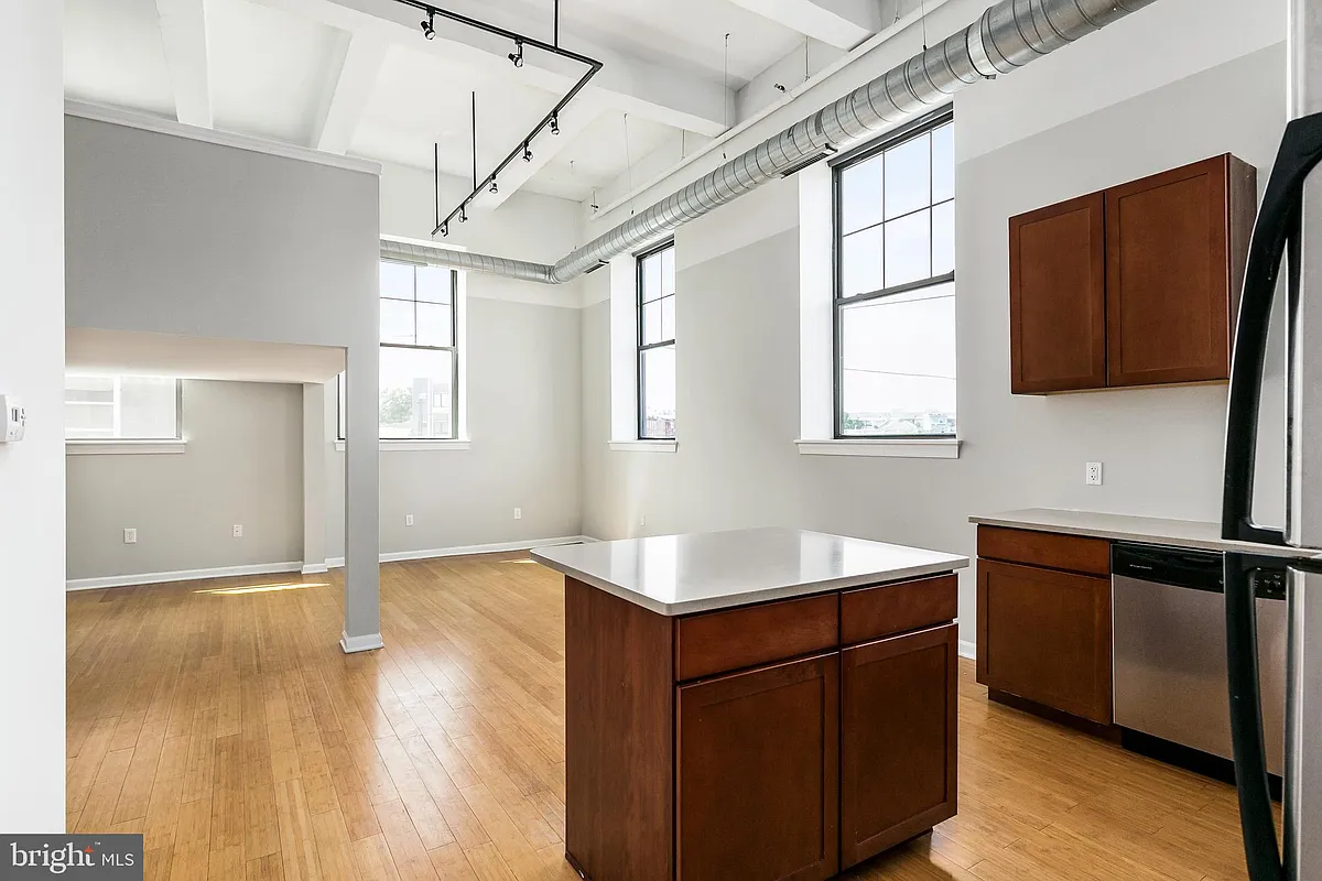 Building Photo - 1637 Poplar St #S2