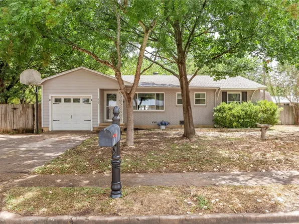 302 Pierce St, Mc Gregor, TX 76657