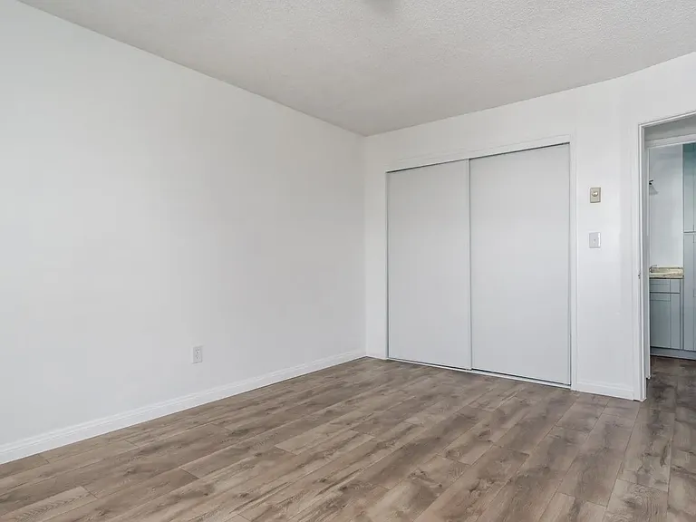 279 Moss St #8 — Photo 9