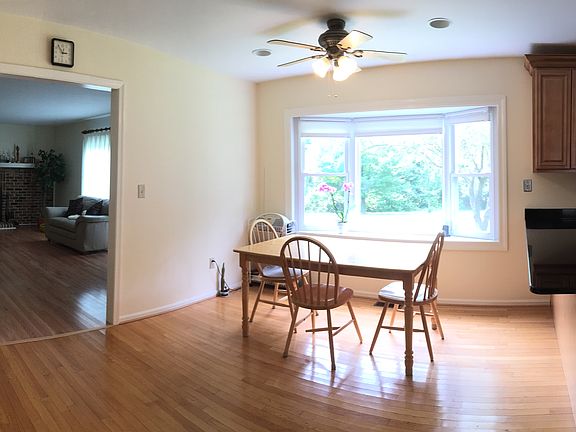 5th image of 10 Cartwright Dr W