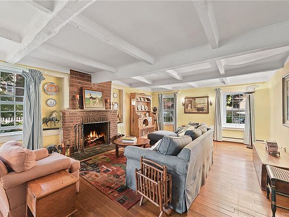 4th image of 43 Hillside Ave