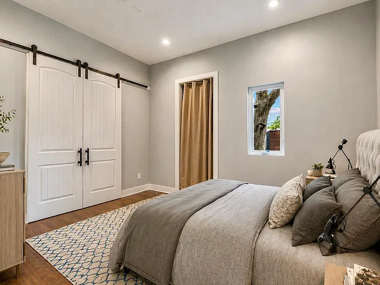 2109 W 12th St — Photo 20