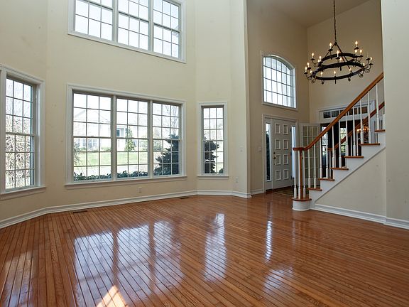 2nd image of 10 Red Roof Dr