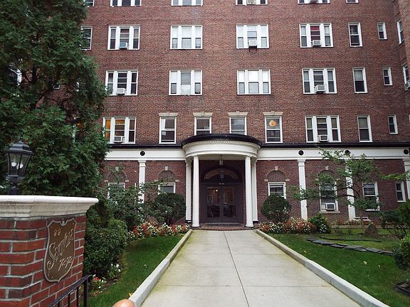 4th image of 7272 112th St APT 5E
