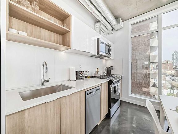4th image of 1319 N 14th Ave SW #302
