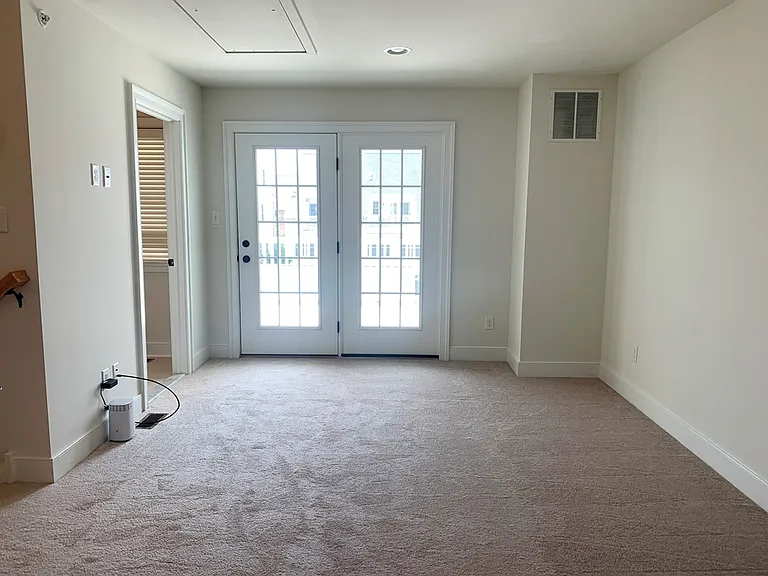 607 W Mulberry St — Photo 24