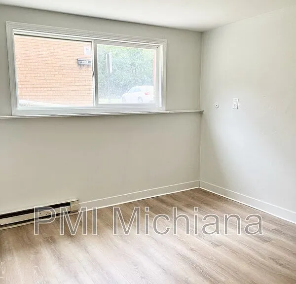 2254 Huey St — Photo 4