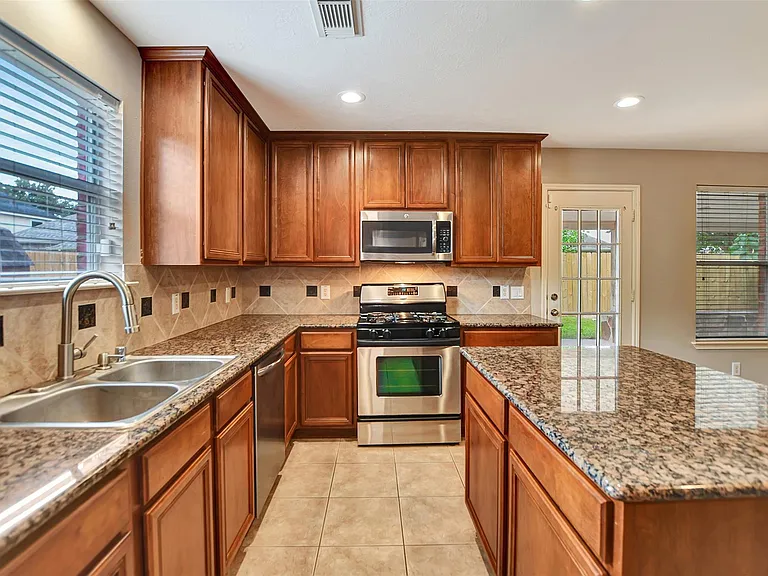 5410 Spring Oak Dr — Photo 17