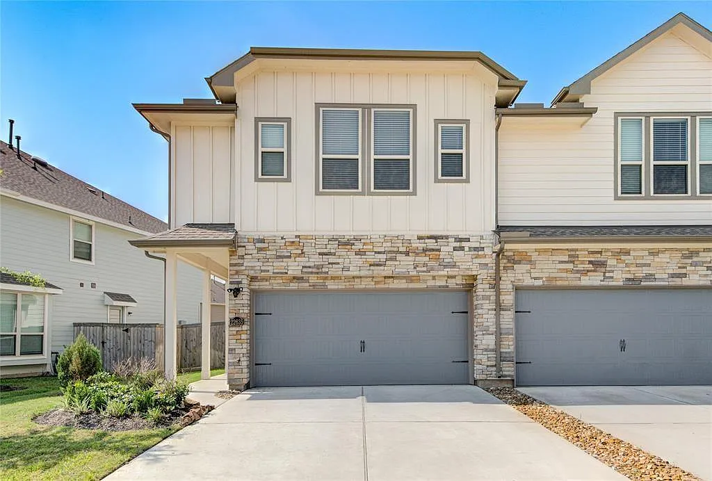 3 bed, 2.5 bath, 1959 sqft, $2,200 — Photo 2