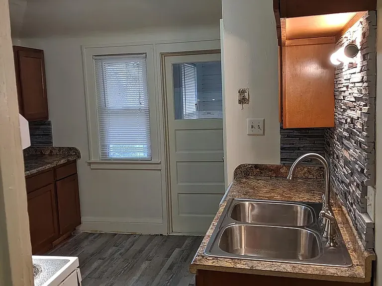 3314 Emerson Ave N — Photo 7