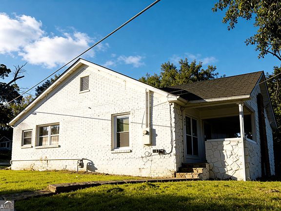 2nd image of 602 W Lake Ave NW