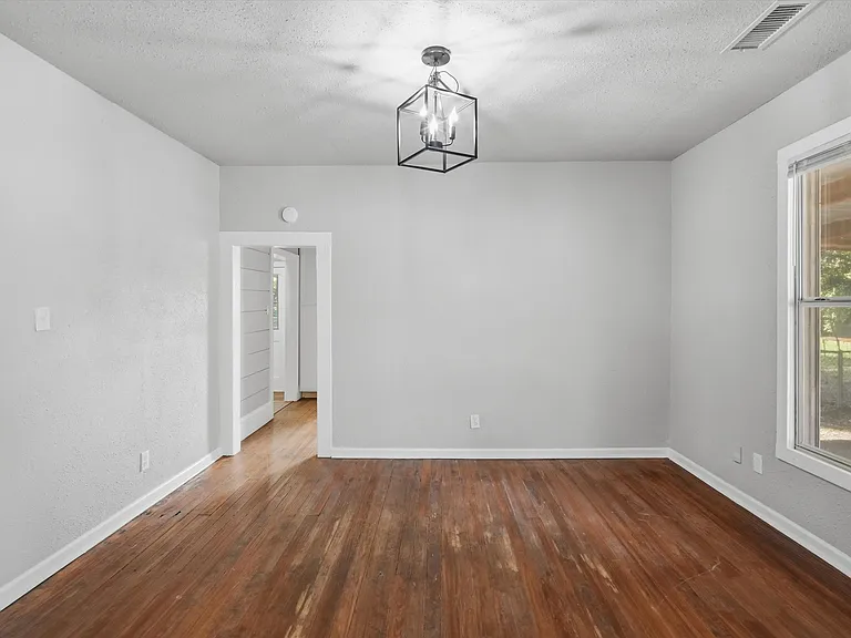 411 Poindexter Ave — Photo 9