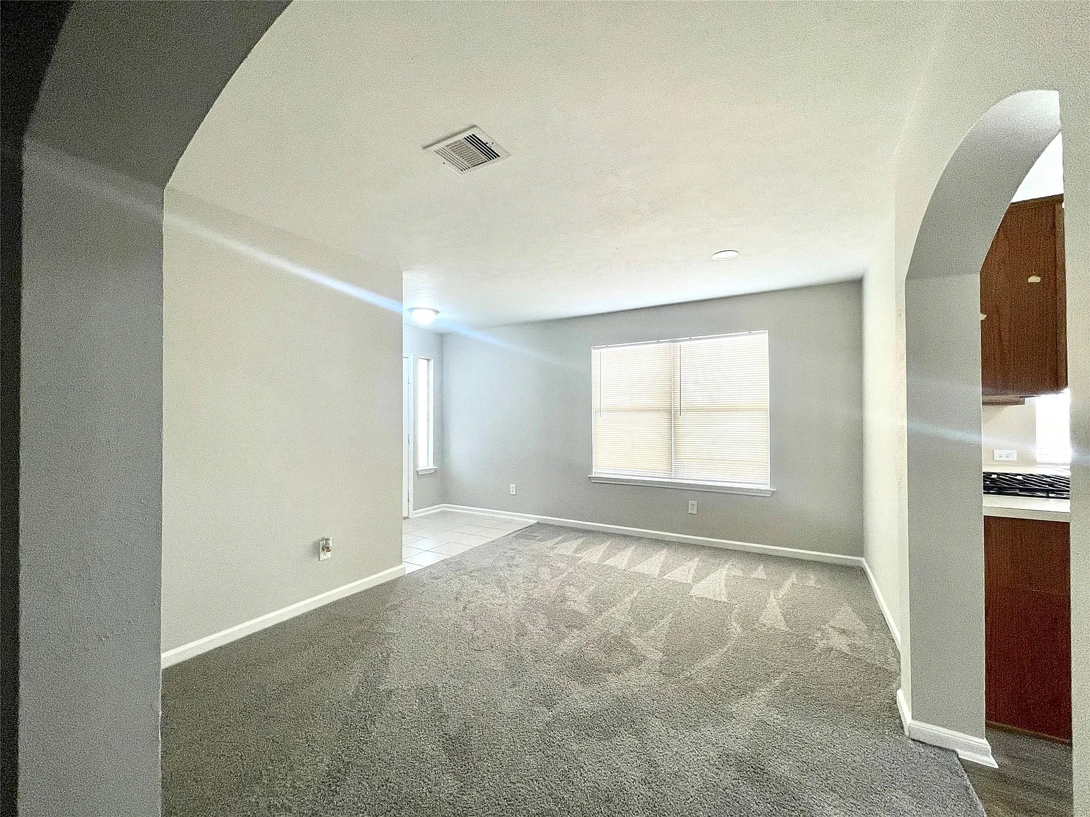 3 bed, 2.0 bath, 1364 sqft, $1,825 — Photo 2