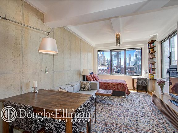 3rd image of 118 W 72nd St APT 1204