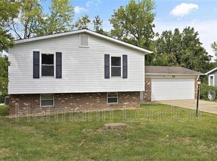 12 Roland Ln, Saint Peters, MO 63376