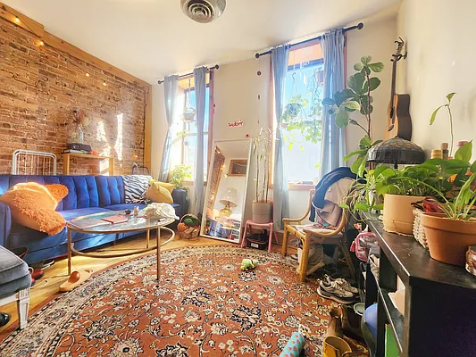 Rented by RELEASE NY | media 25