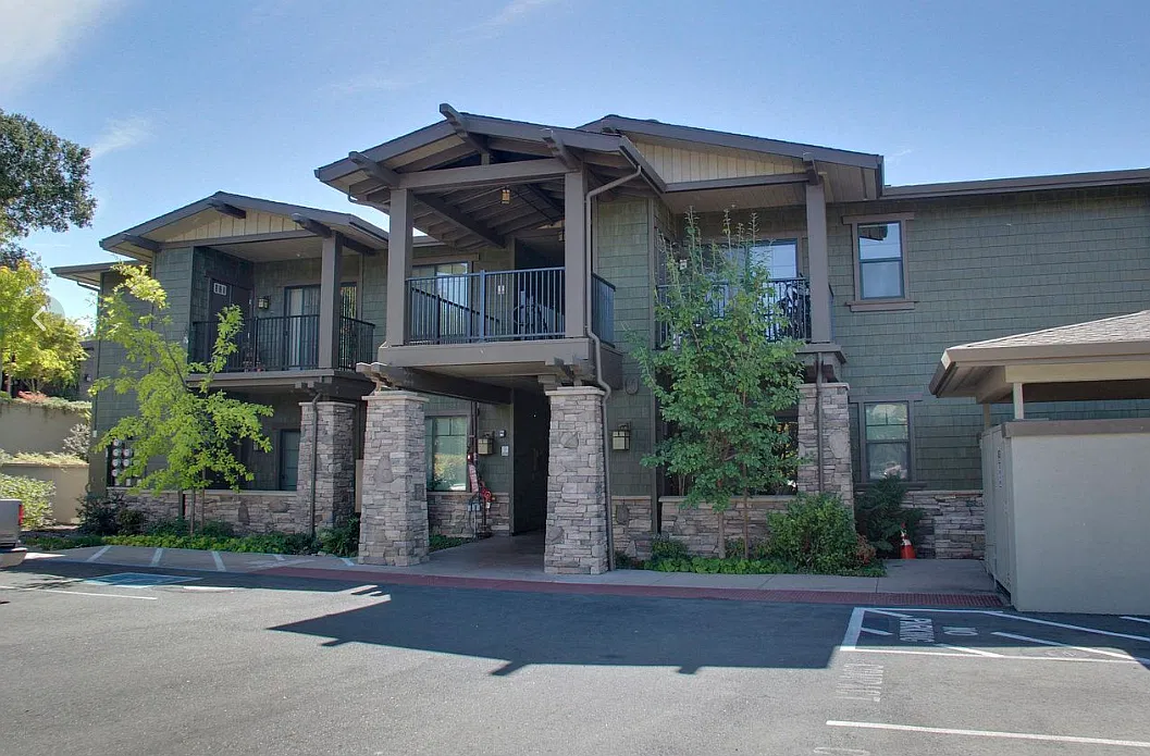 1 bed, 580 sqft, $2,320 — Photo 2