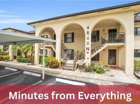 4640 Chantelle Dr, Naples, FL