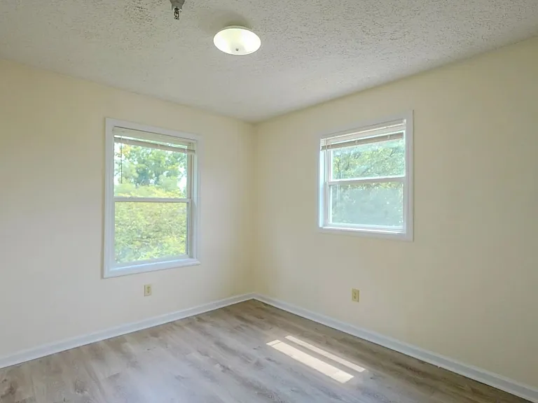 1324 N Main St — Photo 22