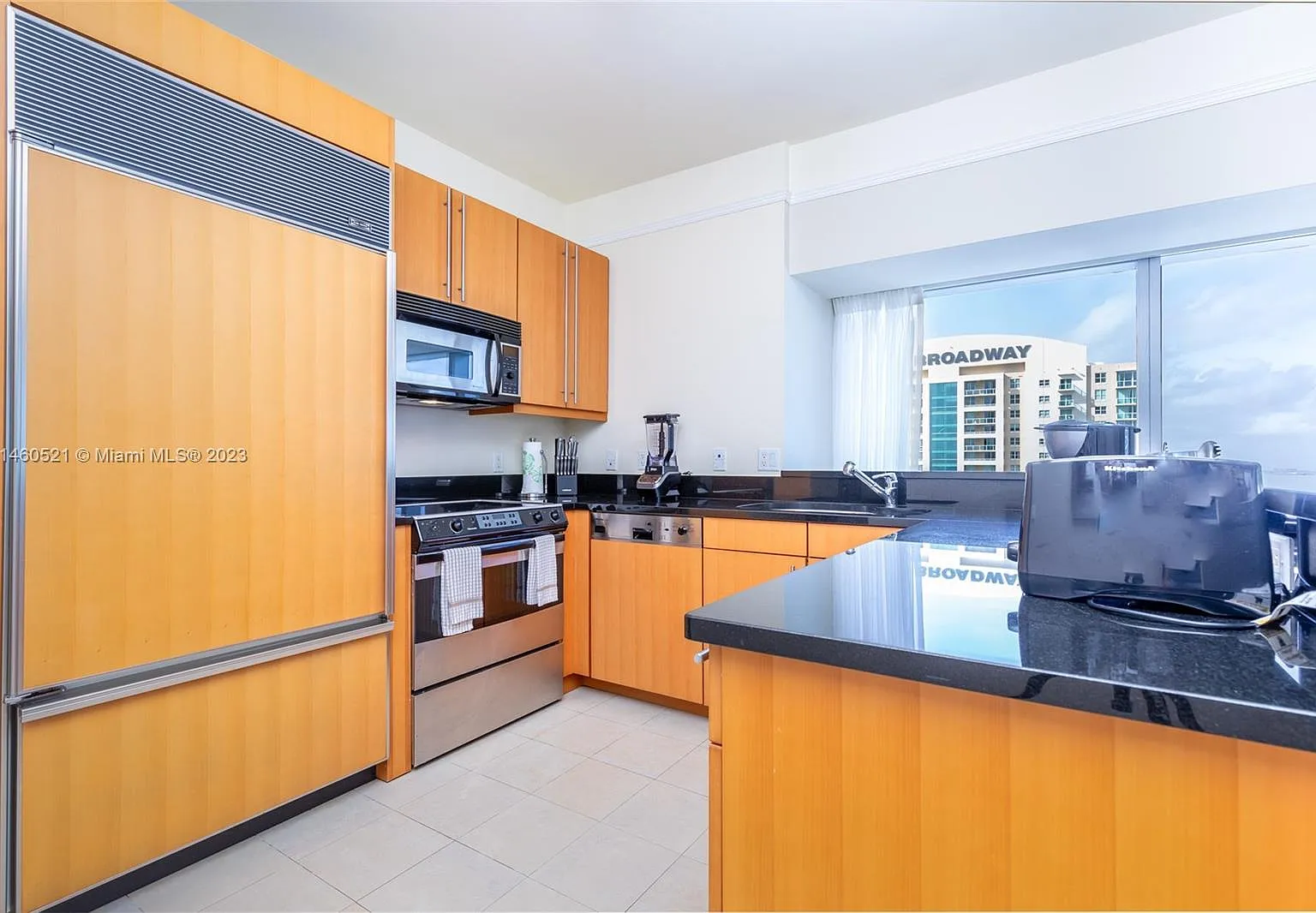 2 bed, 2.5 bath, 1747 sqft, $15,000 — Photo 2