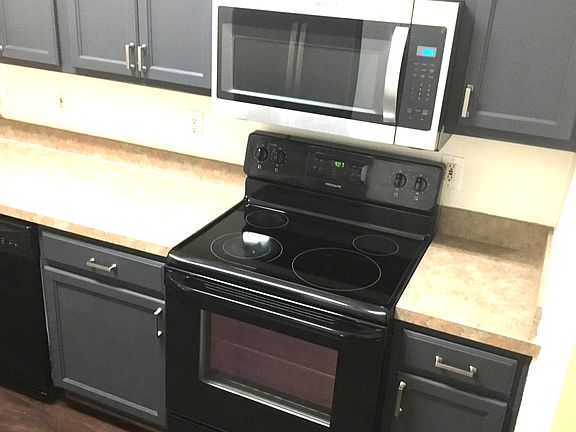 2nd image of 1117 Manhassett Ct