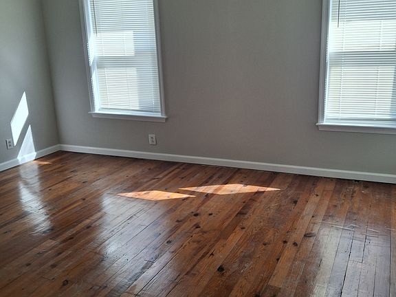 3rd image of 121 S Keim St