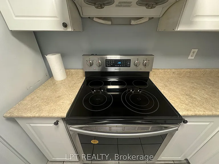 33 Kenborough Ct #BASEMENT — Photo 6