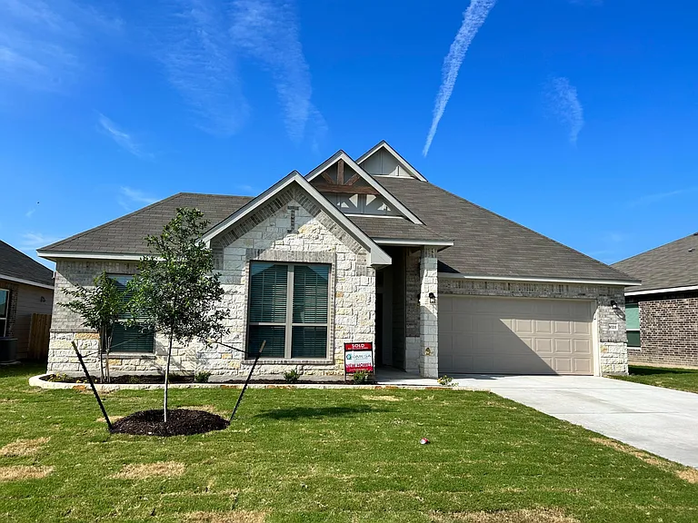10211 Six Shooter Ln — Photo 1