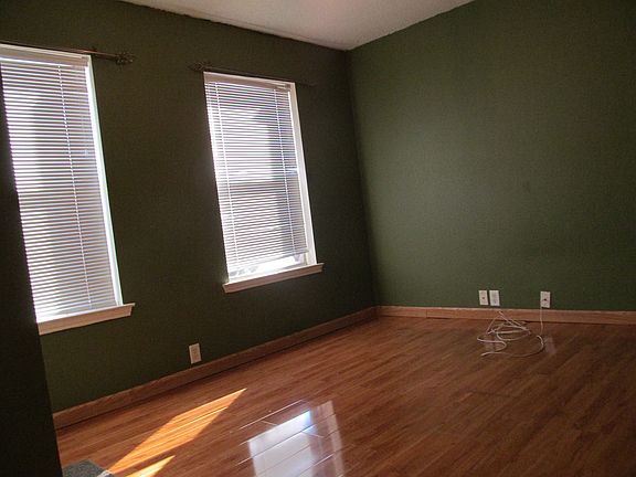 4th image of 120 Pheasant Ln