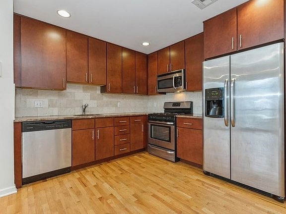 3rd image of 17 Meadow Rd APT 306