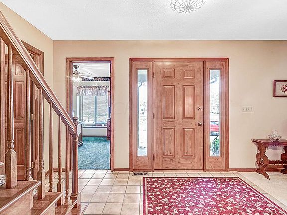 2nd image of 464 Rockbourne Dr