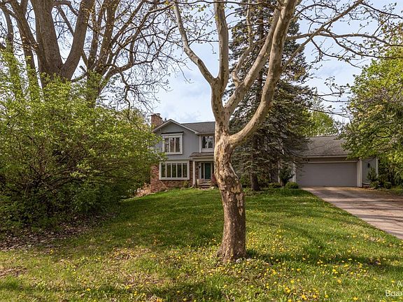 2nd image of 3760 Tremont Ln