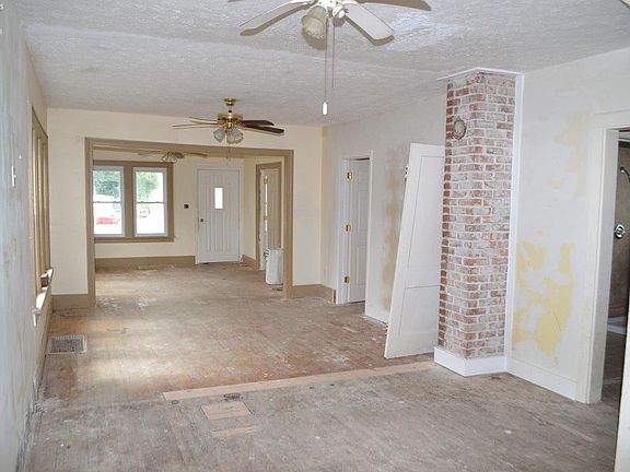 2nd image of 620 McEwen St