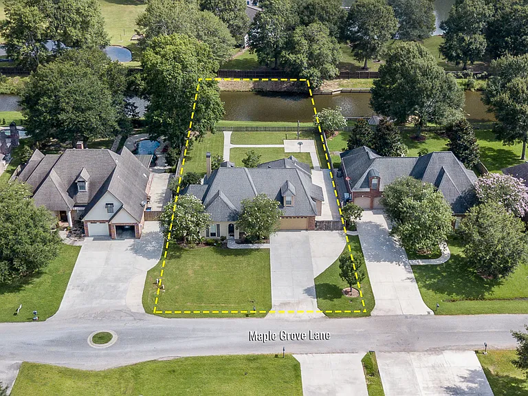 117 Maple Grove Ln — Photo 18